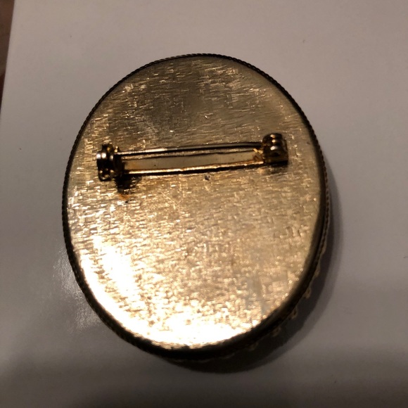 🌹Vintage cameo brooch pin🌹 - Picture 3 of 3